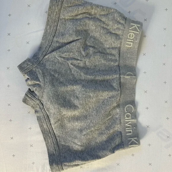 Calvin Klein - Picture 2 of 4